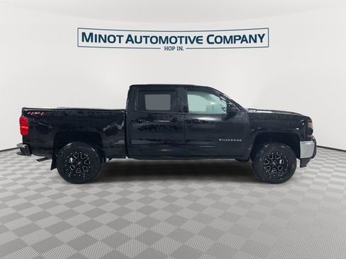 Used 2018 Chevrolet Silverado 1500 LT w/ LT Eassist Package image 9