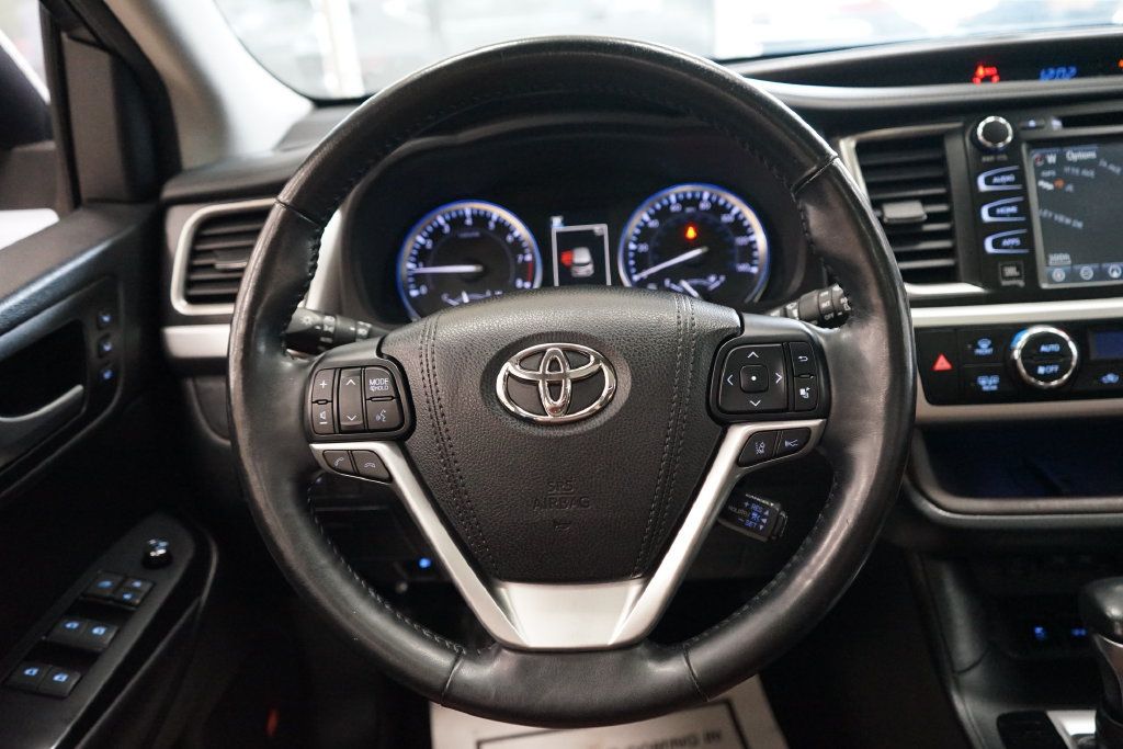 Used 2018 Toyota Highlander Limited Platinum AWD/4WD image 34