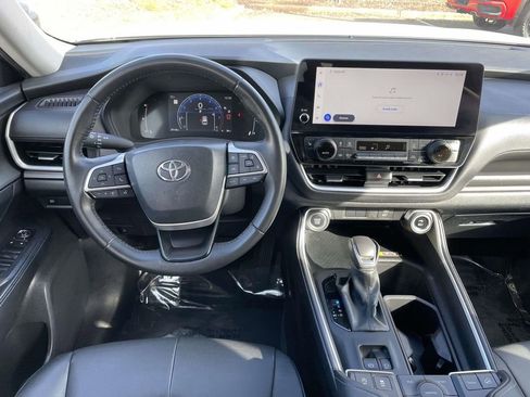 Used 2024 Toyota Grand Highlander XLE image 24