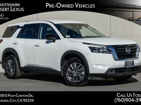 Used 2024 Nissan Pathfinder S image 1