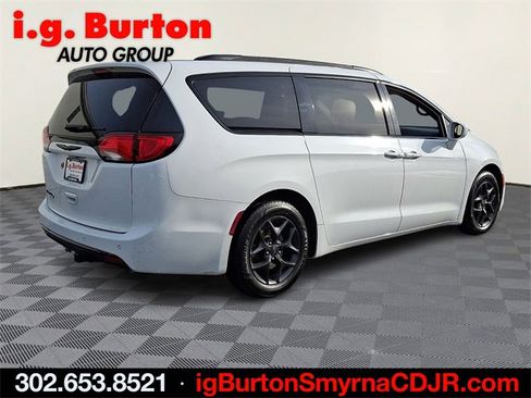 Used 2020 Chrysler Pacifica Touring-L Plus w/ S Appearance Package image 6