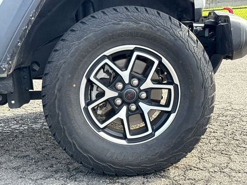 Used 2025 Jeep Wrangler Unlimited Rubicon AWD/4WD image 8