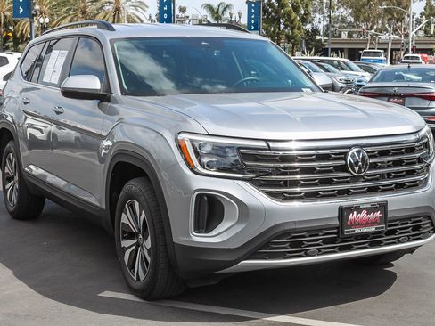 Used 2025 Volkswagen Atlas SE image 3