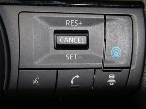 Used 2023 Nissan Rogue SV AWD/4WD image 36