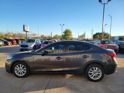 Used 2018 MAZDA MAZDA3 Sport w/ Preferred Equipment Package image 4