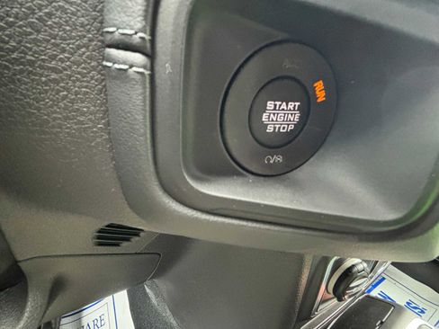 Used 2025 Jeep Wrangler Sahara image 24