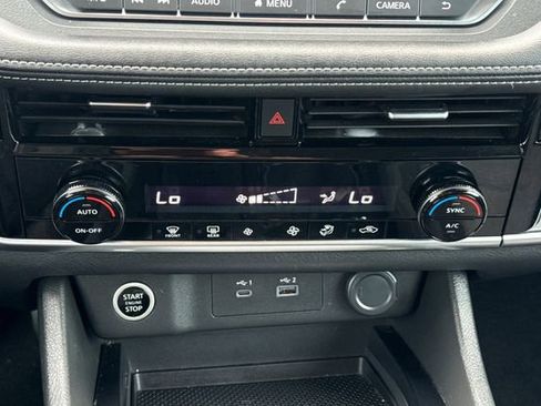 Used 2022 Nissan Rogue SV FWD image 26