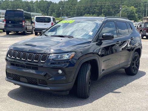 Used 2026 Jeep Compass Latitude AWD/4WD image 7