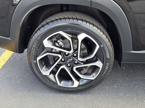 Certified 2024 Chevrolet Trax RS w/ Sunroof Package FWD image 9