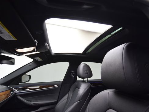 Used 2020 BMW 530i xDrive w/ Premium Package image 19