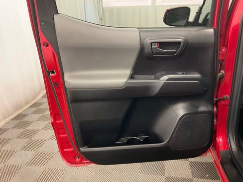 Used 2022 Toyota Tacoma SR image 33