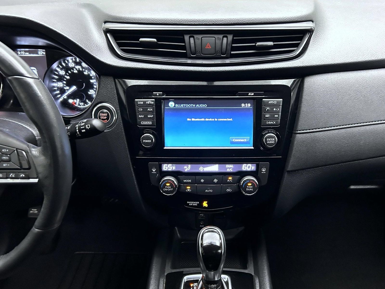 Used 2017 Nissan Rogue SV w/ SV Premium Package AWD/4WD image 13