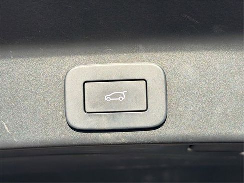 Used 2023 Jaguar F-PACE R-Dynamic S image 13