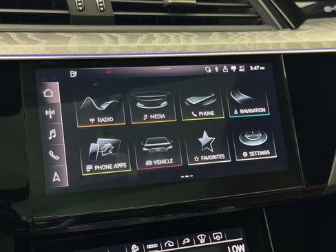 Used 2022 Audi e-tron Chronos AWD/4WD image 19