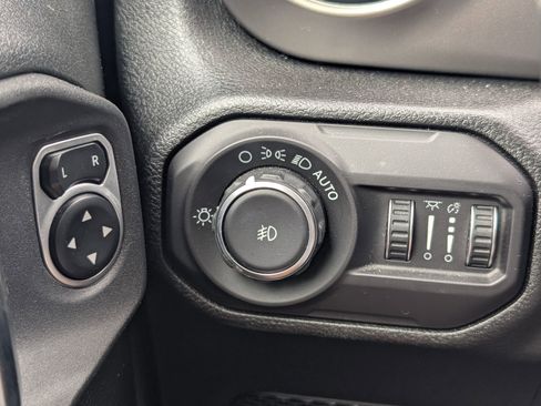 Used 2018 Jeep Wrangler Unlimited Sport S image 18