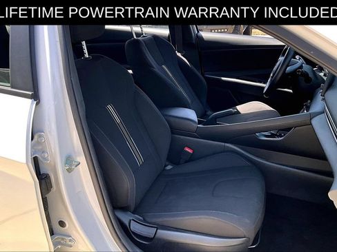 Used 2025 Hyundai Elantra Sport FWD image 9