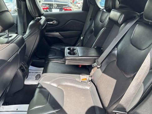 Used 2020 Jeep Cherokee Latitude Plus FWD image 16