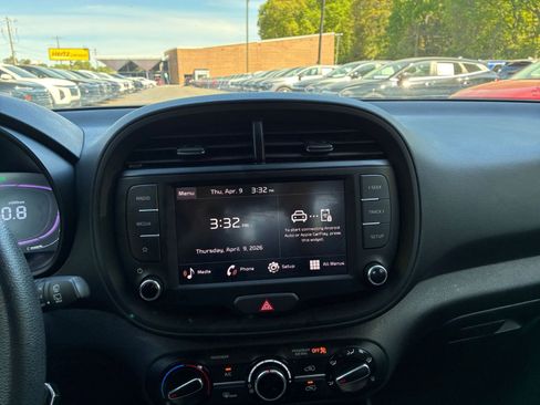 Used 2025 Kia Soul LX w/ LX Technology Package FWD image 20