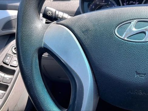 Used 2014 Hyundai Elantra SE FWD image 11