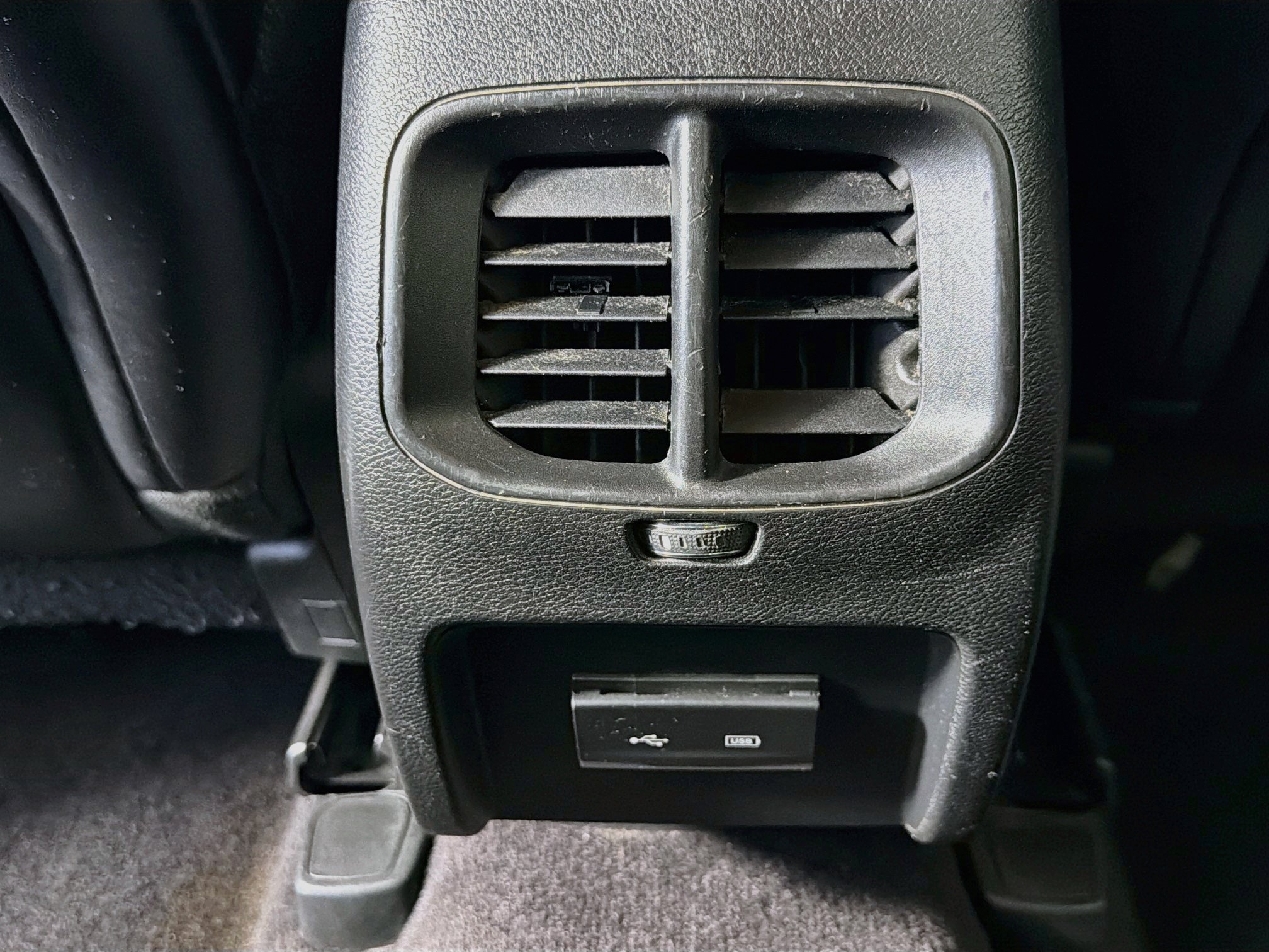 Used 2019 Jeep Cherokee Latitude Plus FWD image 27