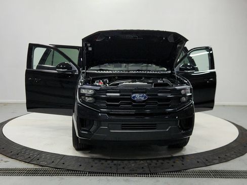 Used 2025 Ford Expedition Active RWD image 11