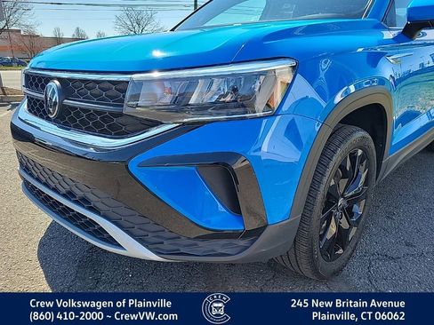 Certified 2023 Volkswagen Taos SE w/ Panoramic Sunroof Package AWD/4WD image 25