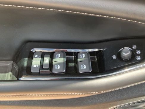 Used 2023 Jeep Grand Cherokee Overland w/ Advanced Protech Group III AWD/4WD image 13