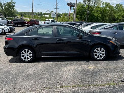 Used 2025 Toyota Corolla LE FWD image 2