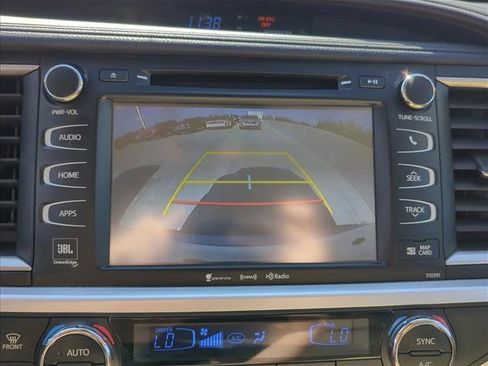 Used 2019 Toyota Highlander Limited image 17