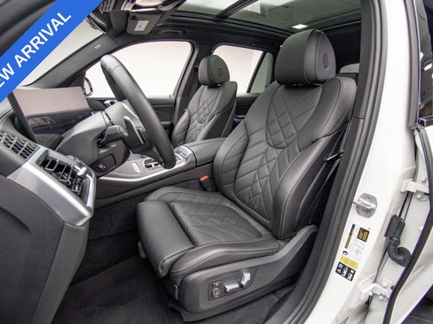 Used 2024 BMW X5 xDrive40i w/ M Sport Package AWD/4WD image 11