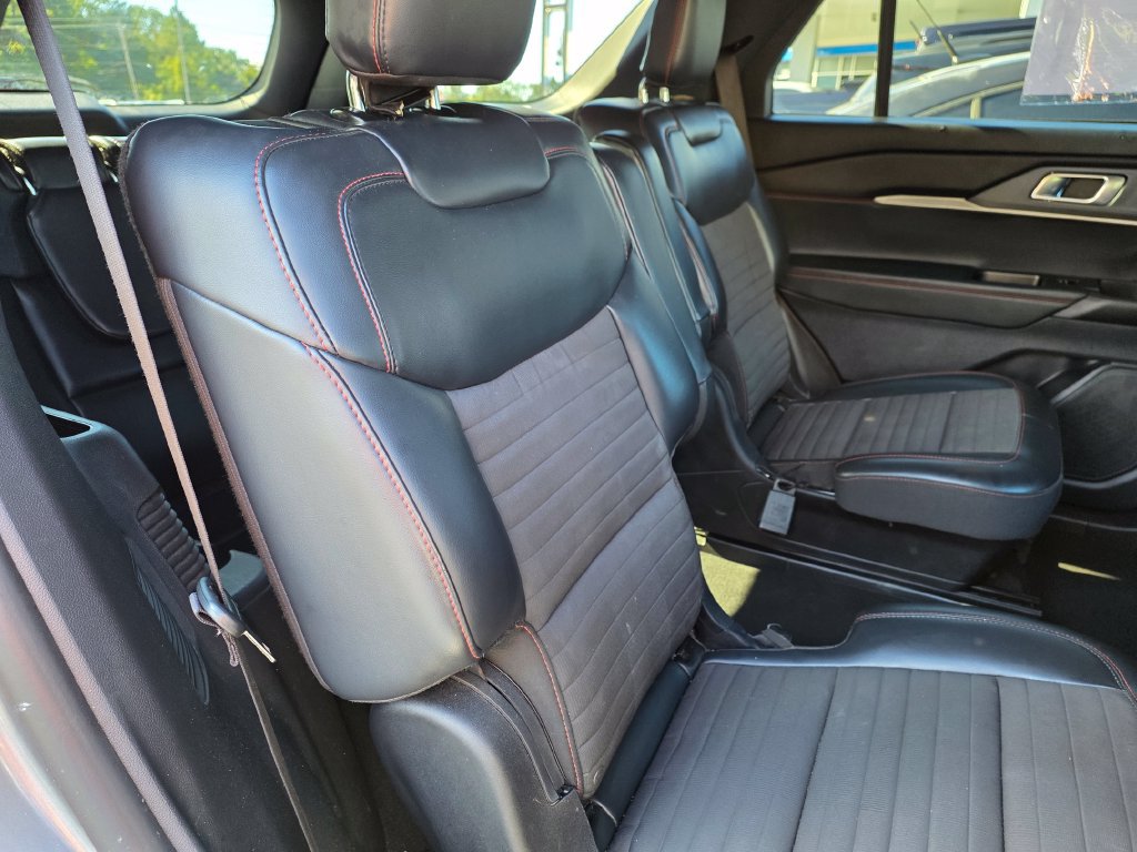 Used 2025 Ford Explorer ST-Line w/ Premium Package RWD image 23
