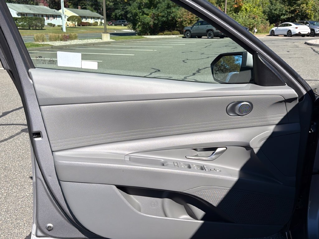 Certified 2024 Hyundai Elantra SEL FWD image 11