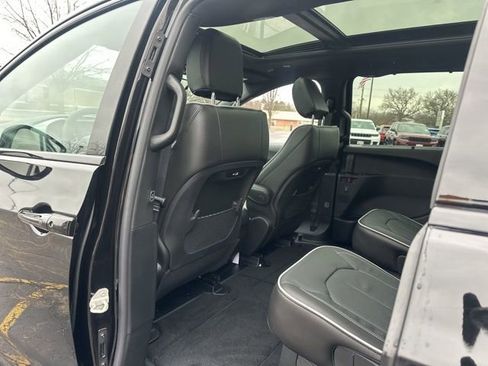 New 2026 Chrysler Pacifica Limited image 23