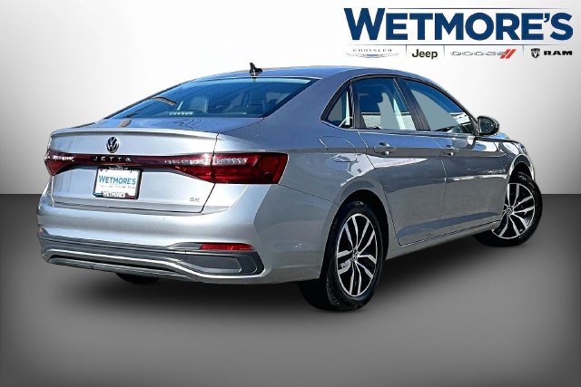 Used 2025 Volkswagen Jetta SE FWD image 6