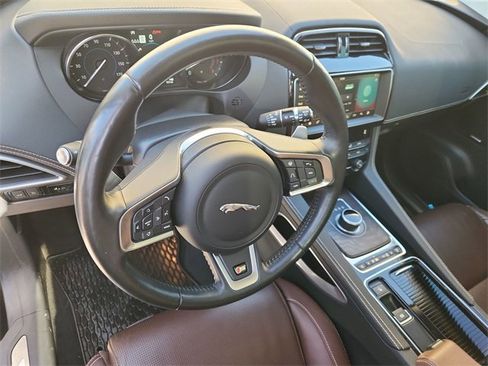 Used 2019 Jaguar F-PACE S image 10