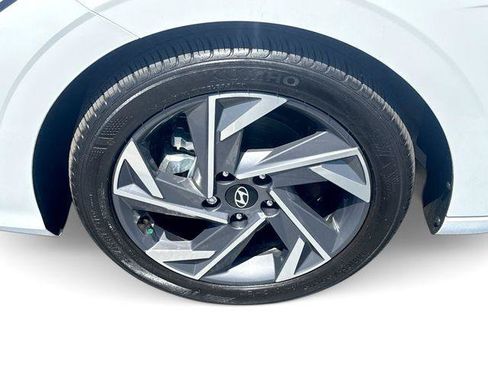 Used 2025 Hyundai Elantra Sport FWD image 18