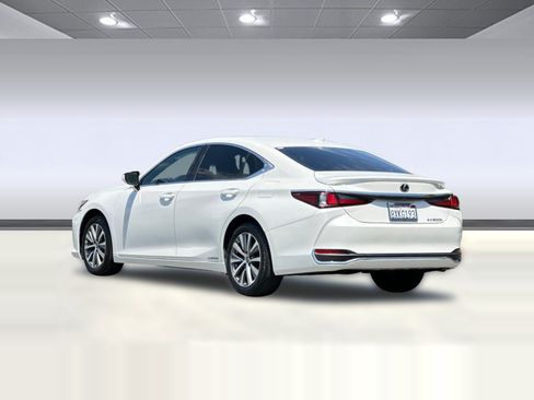 Used 2021 Lexus ES 300h w/ Accessory Package FWD image 3