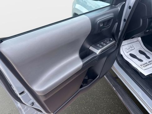 Used 2020 Toyota Tacoma SR5 RWD image 17