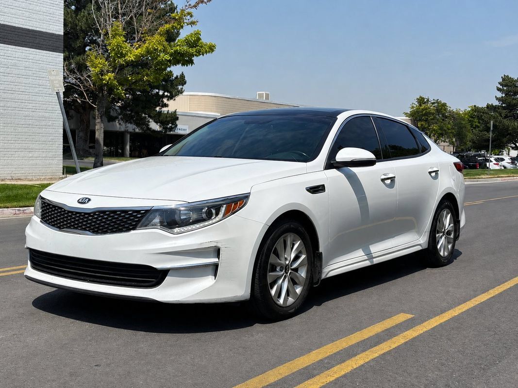 Used 2018 Kia Optima EX w/ Premium Package FWD image 1