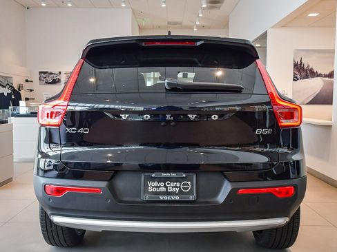 New 2025 Volvo XC40 B5 Ultra w/ Climate Package image 9