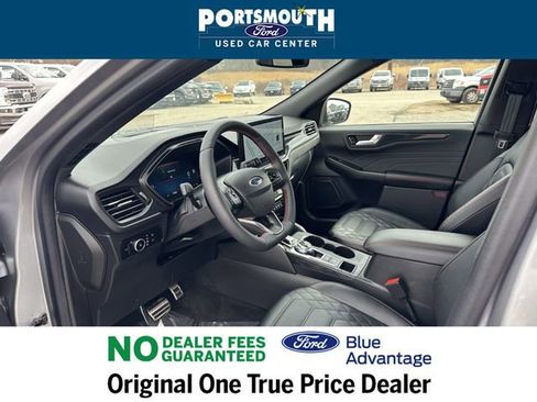 Used 2024 Ford Escape ST-Line Elite w/ Premium Technology Package image 4