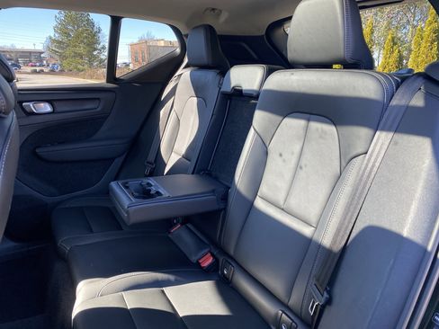 Used 2025 Volvo XC40 B5 Core image 10