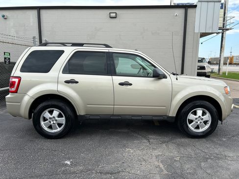 Used 2011 Ford Escape XLT w/ 203A Rapid Spec Order Code FWD image 4
