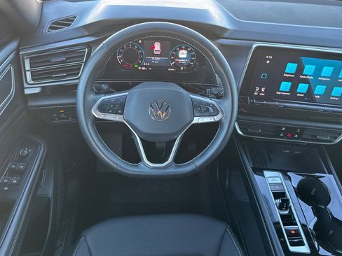 Used 2025 Volkswagen Atlas Cross Sport SE image 28