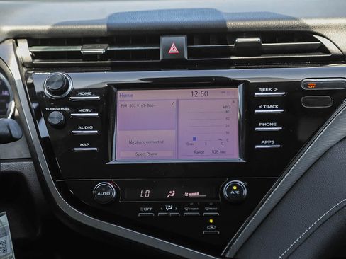 Used 2019 Toyota Camry SE FWD image 14