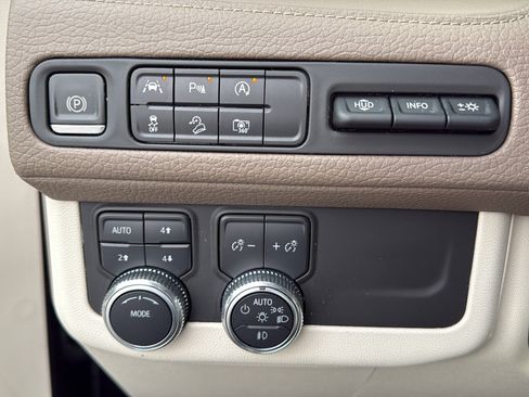Used 2023 GMC Yukon Denali AWD/4WD image 31