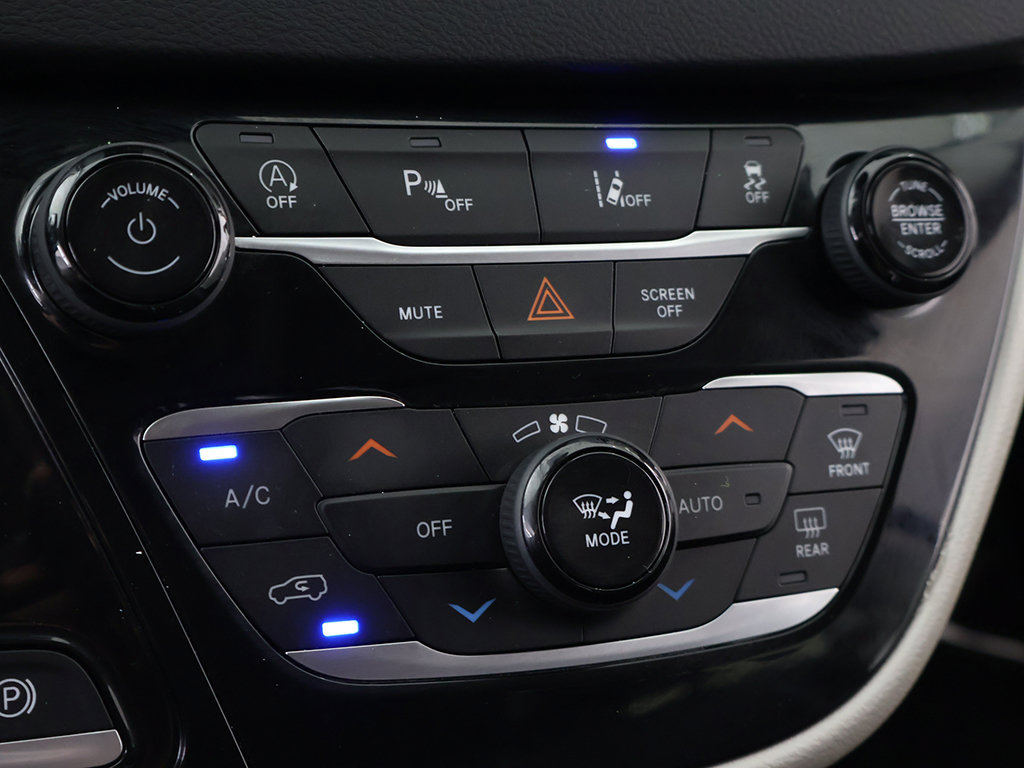 Used 2023 Chrysler Pacifica Touring-L FWD image 50