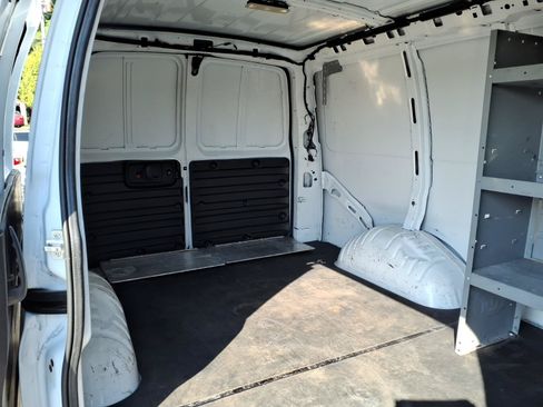 Used 2021 Chevrolet Express 3500 w/ Driver Convenience Package RWD image 10