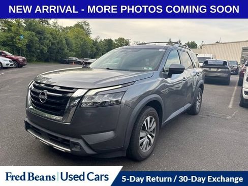 Used 2022 Nissan Pathfinder SL AWD/4WD image 6