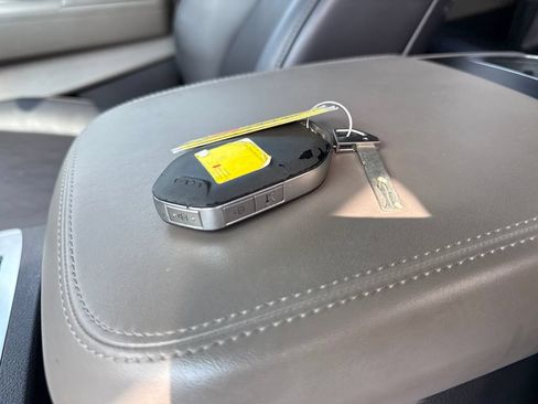 Used 2025 Kia Carnival FWD image 32